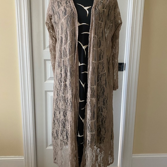 LULAROE taupe lace Sarah cardigan. RARE UNICORN! Absolutely gorgeous. Size S. - Picture 4 of 4